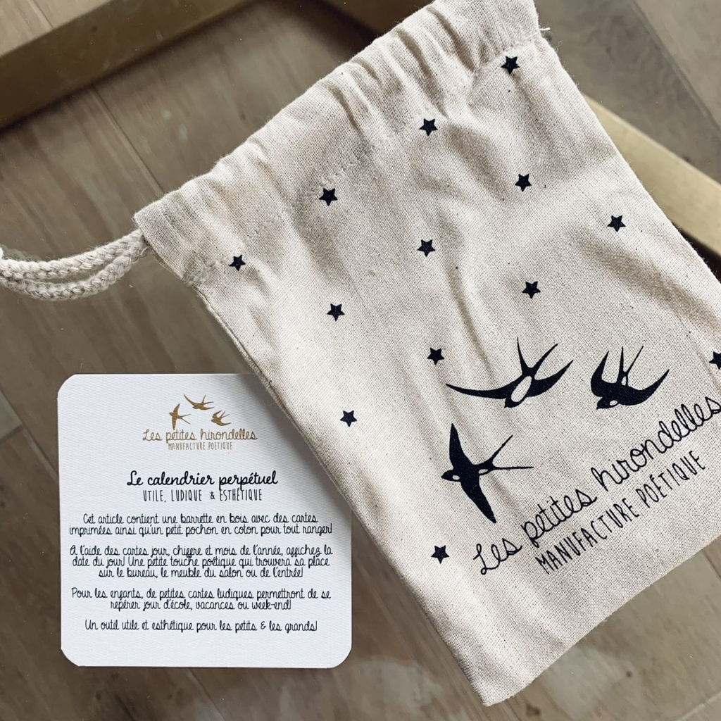 Calendrier-Perpetuel-Bois-et-Cartes-Les-petites-hirondelles-2-scaled.webp