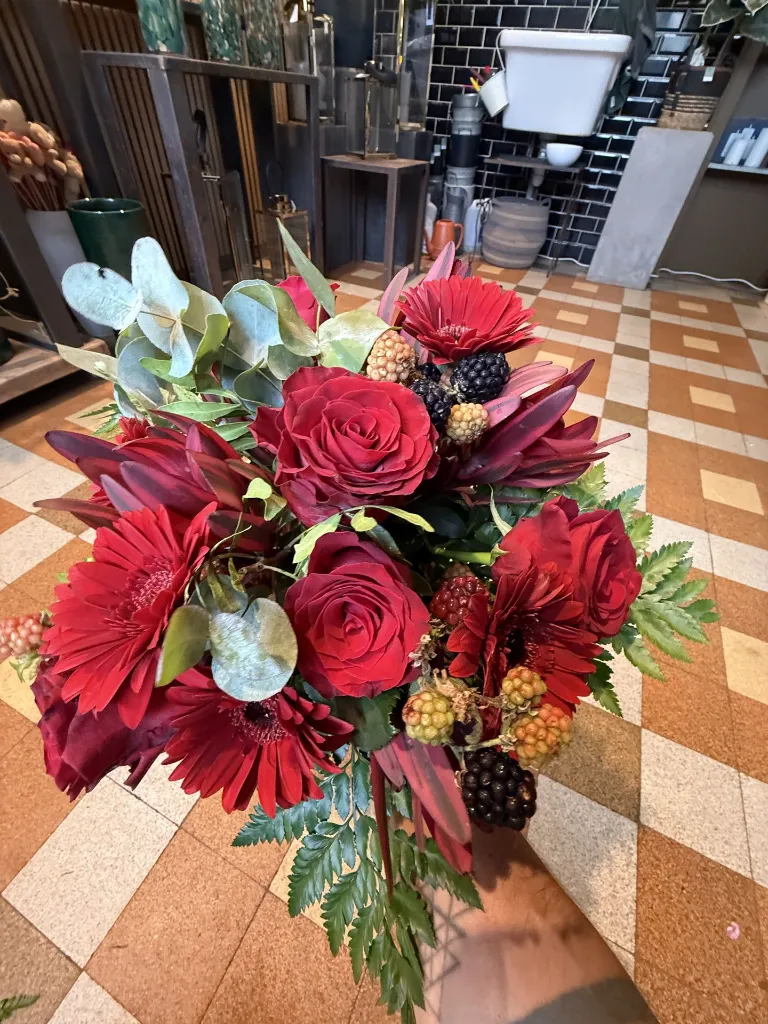 Bouquet-fleur-rouge-absolu.webp