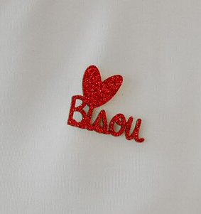 [LPH30] Pin's paillettes - Bisou - Rouge